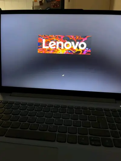 Laptop Lenovo con pantalla de 15 pulgadas - miniatura 3