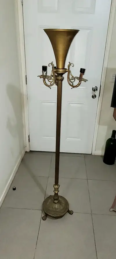 Lámpara de pie vintage de bronce - miniatura 1