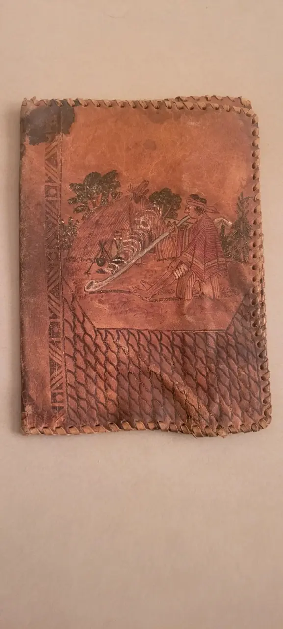 Cuaderno artesanal de cuero con diseño mapuche - 2