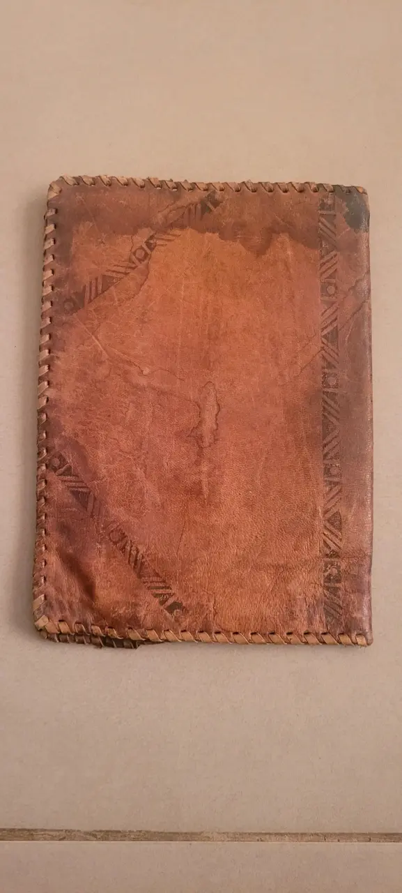 Cuaderno artesanal de cuero con diseño mapuche - 3