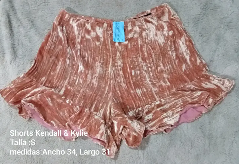 Shorts de terciopelo Kendall & Kylie talla S