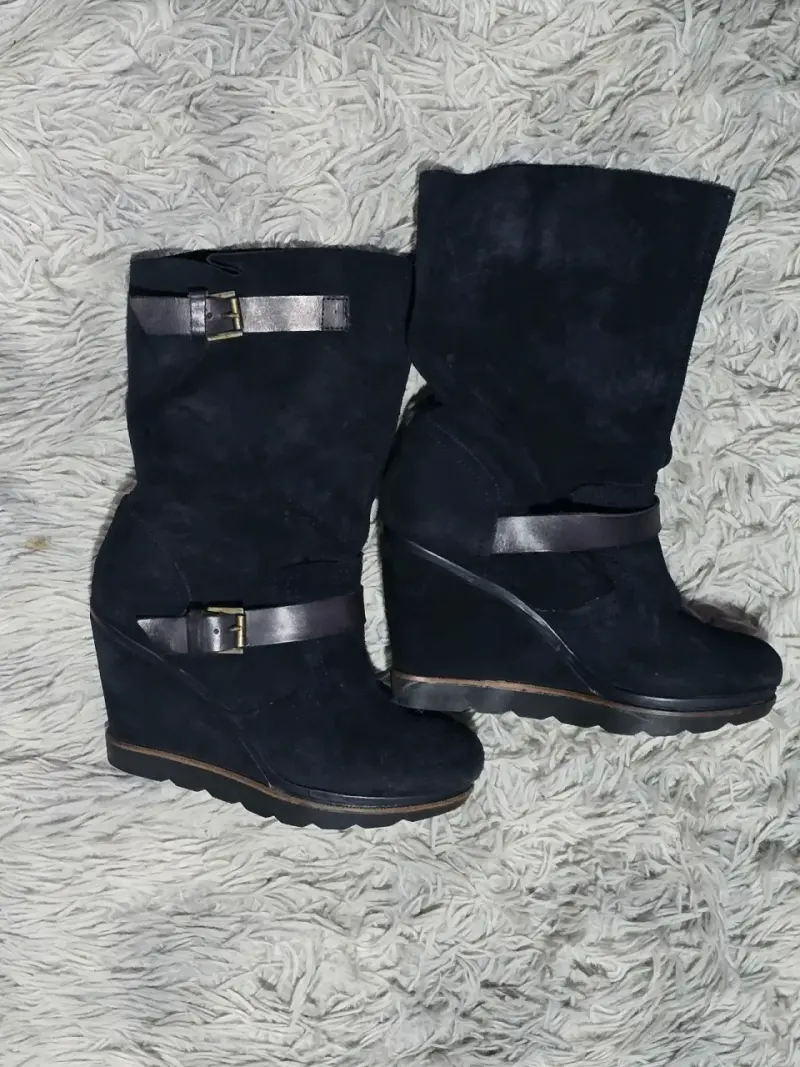 Botas azul mrino con hebillas