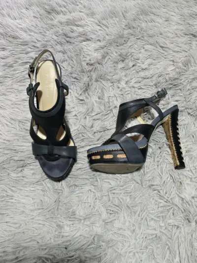 Sandalias de tacón alto Pollini en negro y beige - miniatura 1