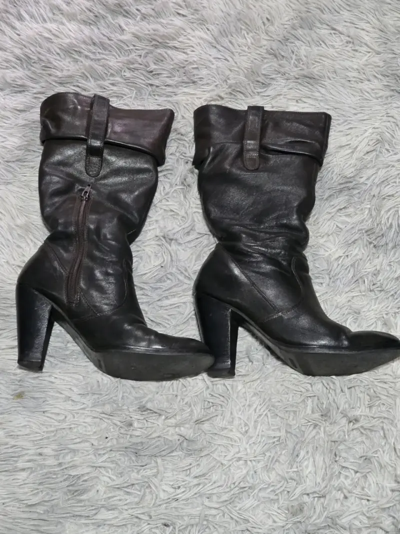 Botas cafe con tacón alto