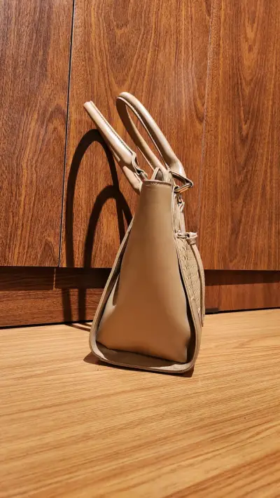 Cartera beige Secret con diseño trenzado - miniatura 4