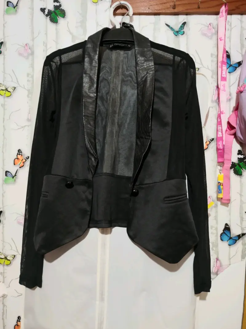 Vestido negro elegante con encaje - 2