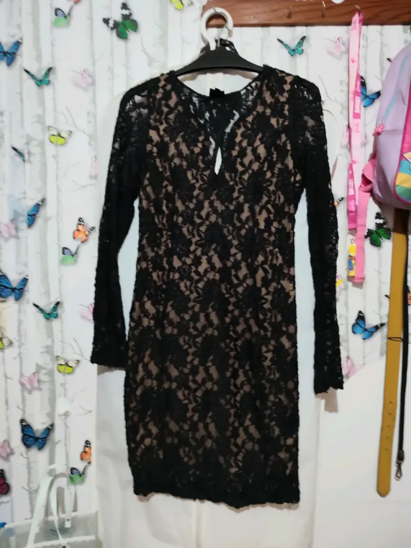 Vestido negro elegante con encaje - 3