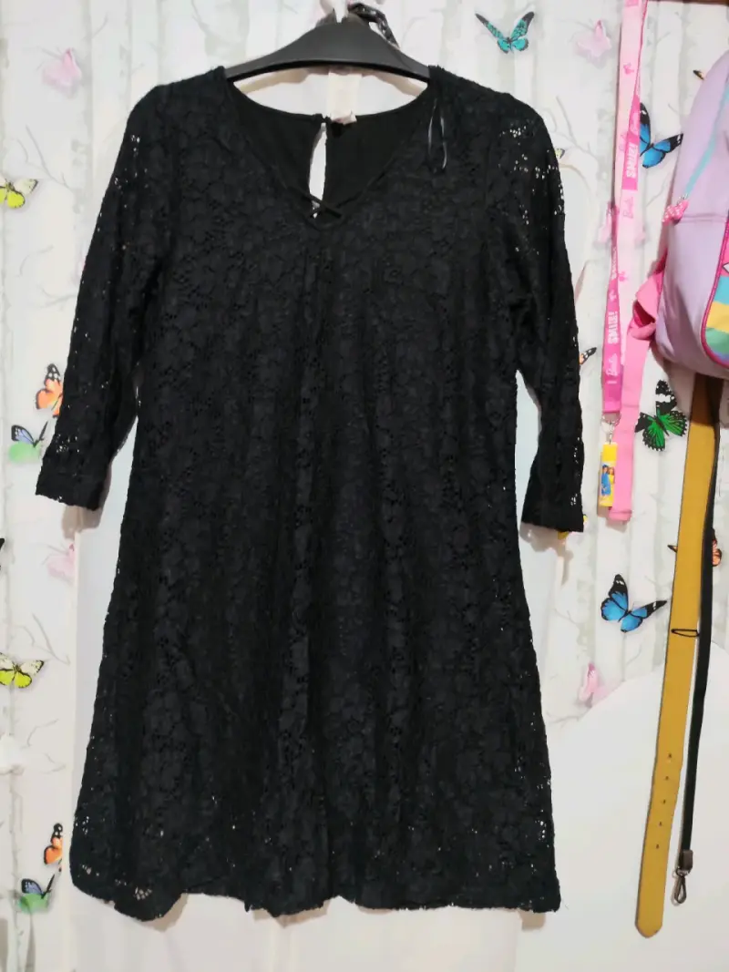 Vestido negro elegante con encaje - 6