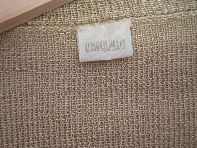 Chaleco de punto dorado con volantes - miniatura 5