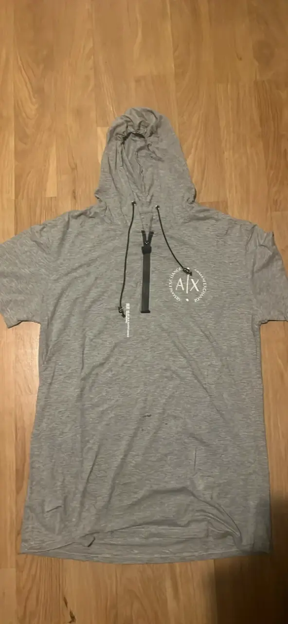 Polera con capucha gris AX
