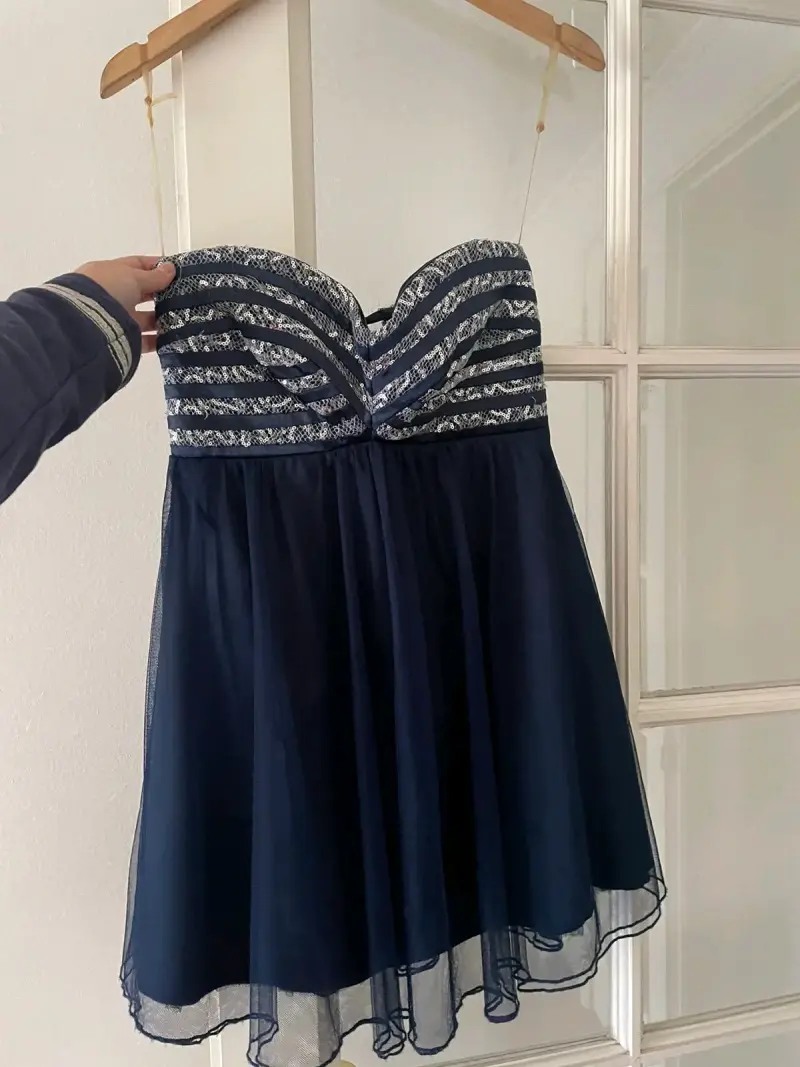 Vestido corto azul con lentejuelas - 2