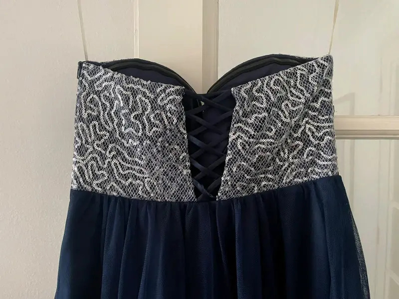 Vestido corto azul con lentejuelas - 3