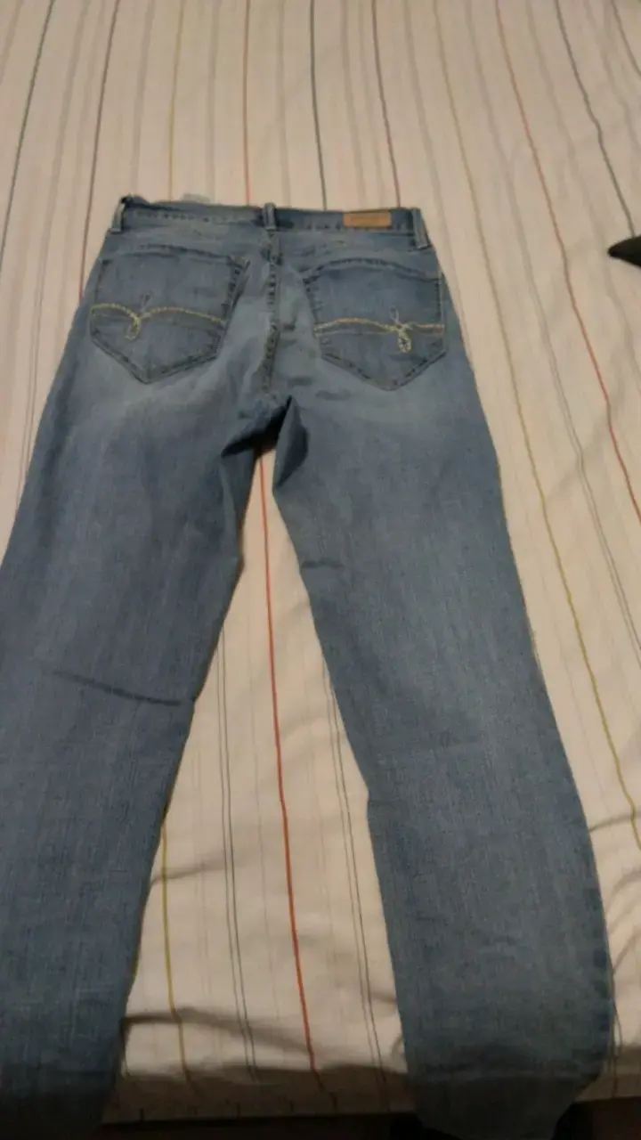 Jeans de mezclilla azul desgastados para mujer - 2