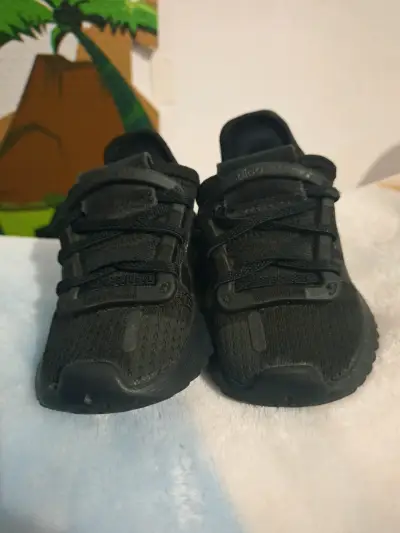 Zapatillas deportivas negras para niños Adidas - miniatura 1
