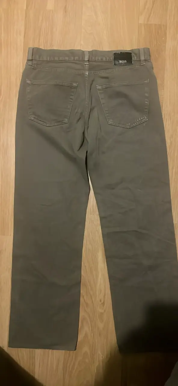 Pantalones casuales grises Boss para hombre