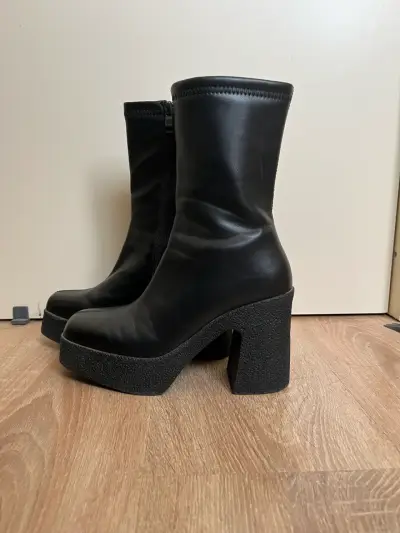 Botines negros de plataforma con cierre lateral - miniatura 1