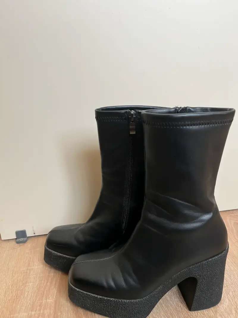 Botines negros de plataforma con cierre lateral - 2