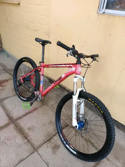 Bicicleta de Montaña Jeep Roja con Suspensión - miniatura 2