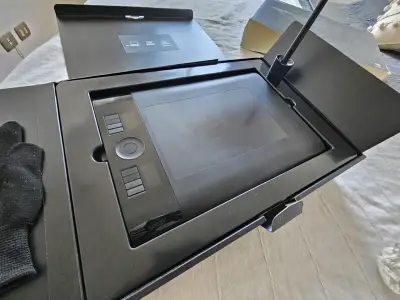 Tableta gráfica Wacom Intuos Pro con lápiz - miniatura 1