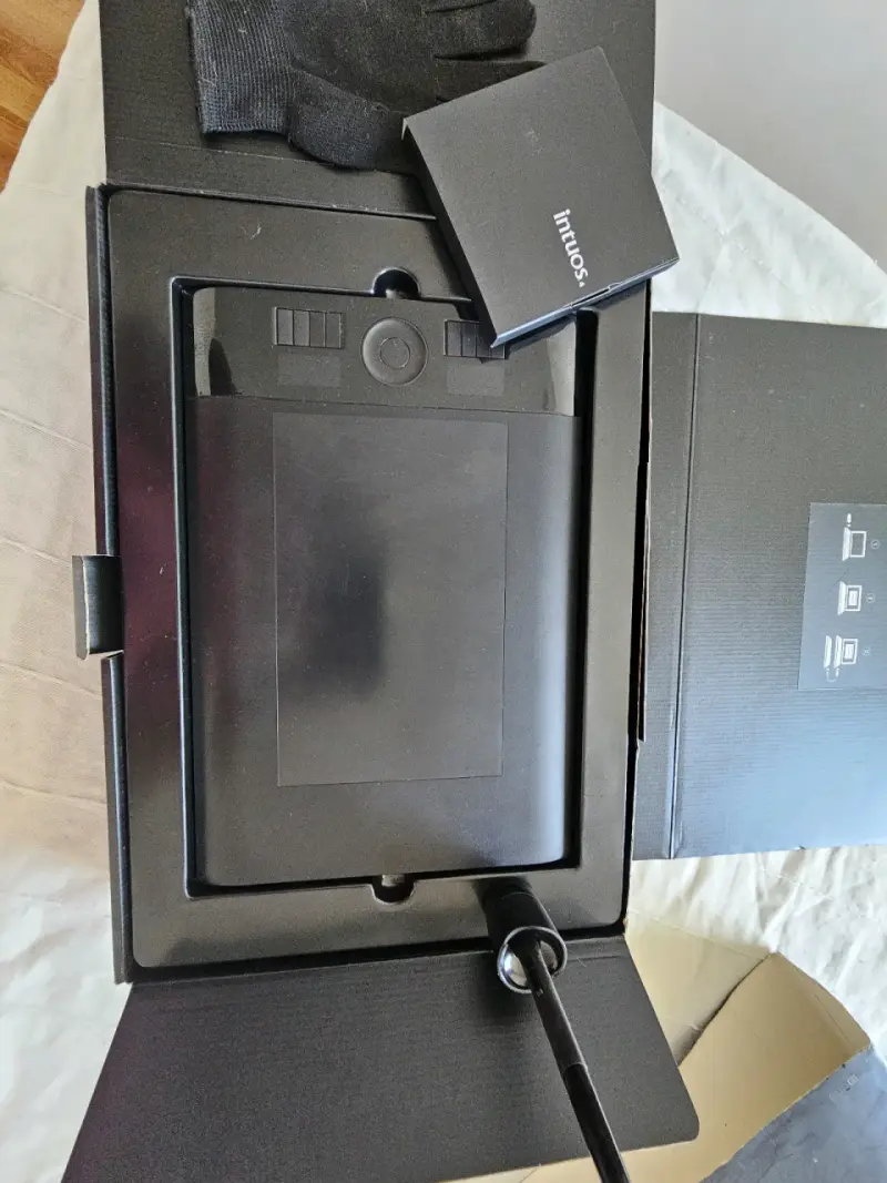 Tableta gráfica Wacom Intuos Pro con lápiz - 3