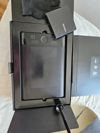Tableta gráfica Wacom Intuos Pro con lápiz - miniatura 3