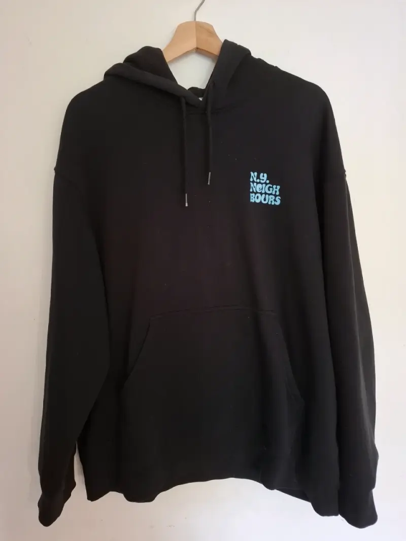Polerón unisex negro diseño en espalda Talla XL - 2