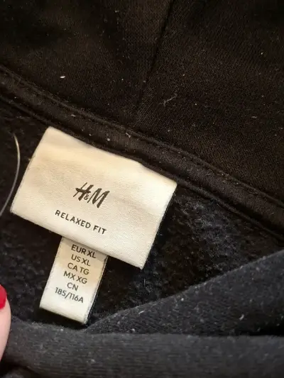 Polerón unisex negro diseño en espalda Talla XL - miniatura 4
