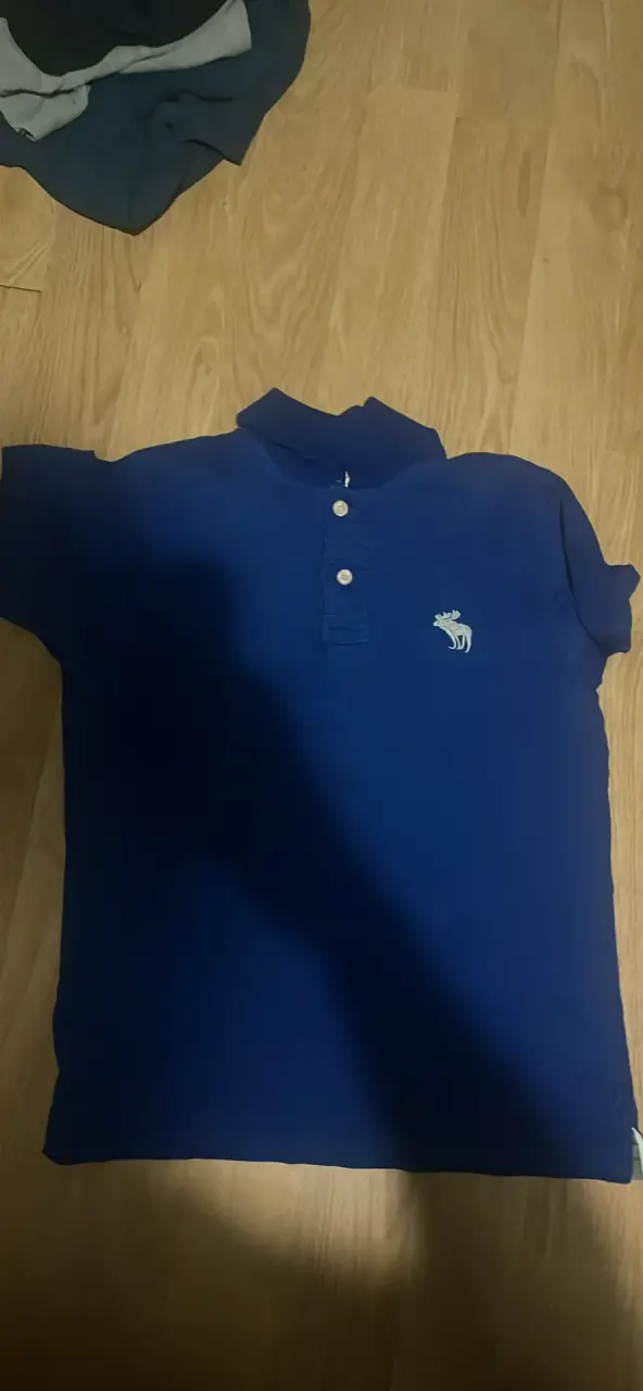 Polera Polo Azul con Logo de Alce - 2