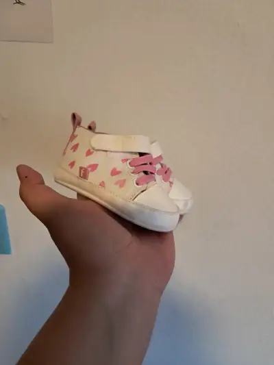 Zapatillas de bebé blancas con corazones n17 - miniatura 2