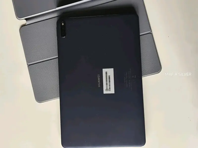 Tablet Huawei con funda protectora gris - 1