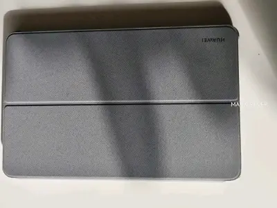 Tablet Huawei con funda protectora gris - miniatura 3