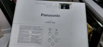Proyector Panasonic PT-LB305 XGA en buen estado - miniatura 2