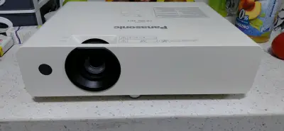 Proyector Panasonic PT-LB305 XGA en buen estado - miniatura 4