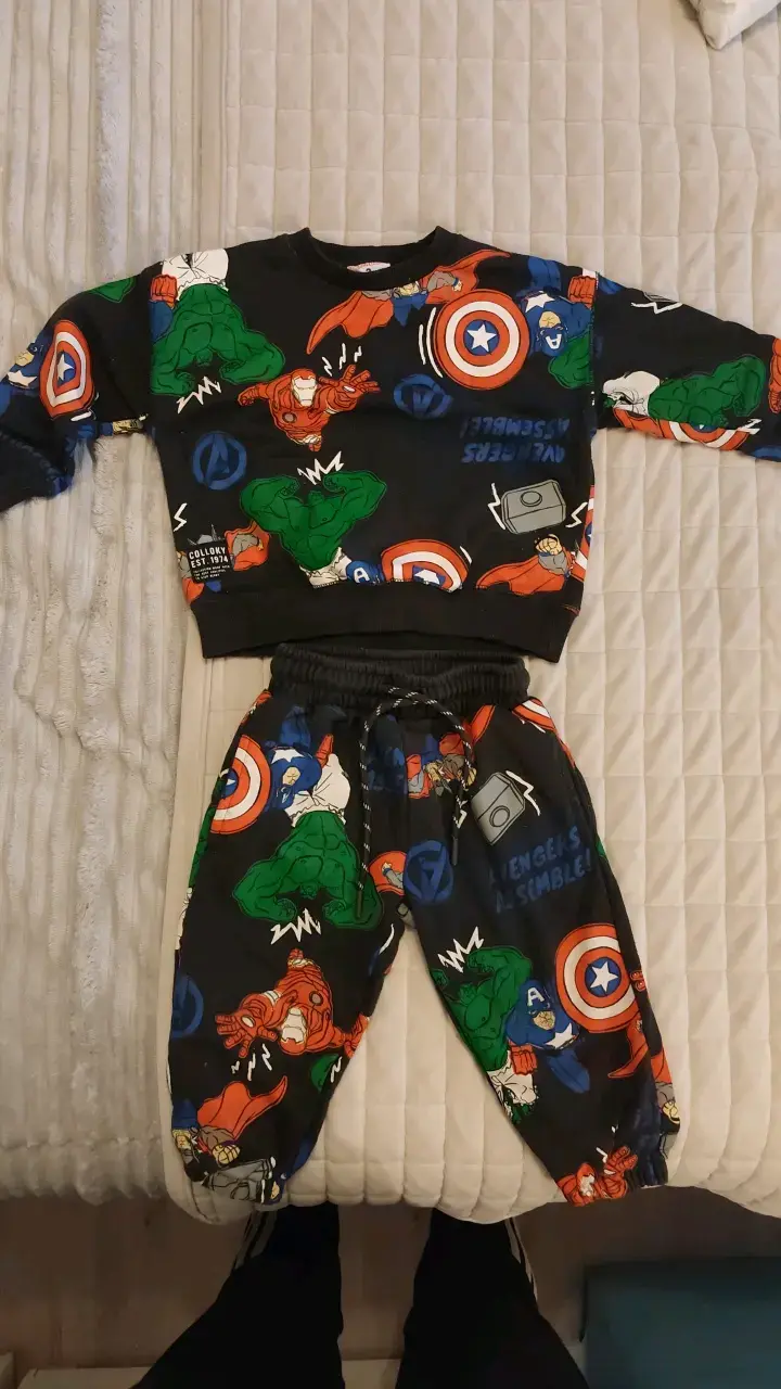 Conjunto infantil Avengers