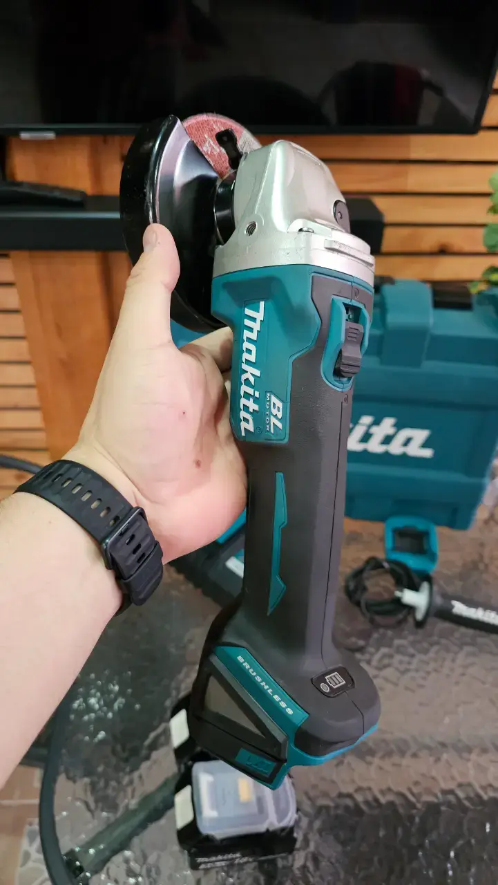Esmeriladora Angular Inalámbrica Makita DGA454 18V - 4