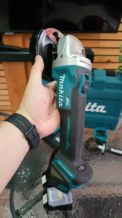 Esmeriladora Angular Inalámbrica Makita DGA454 18V - miniatura 4