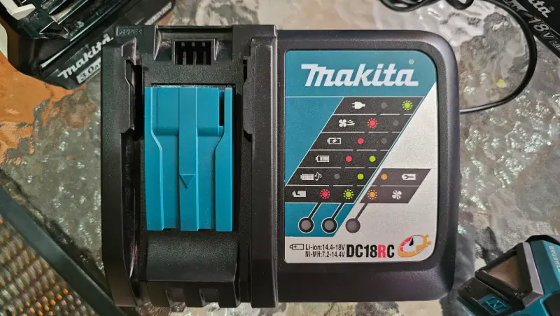 Esmeriladora Angular Inalámbrica Makita DGA454 18V - 6