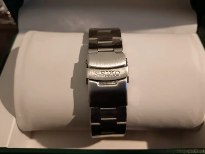 Reloj Seiko negro con brazalete de acero inoxidab - 2
