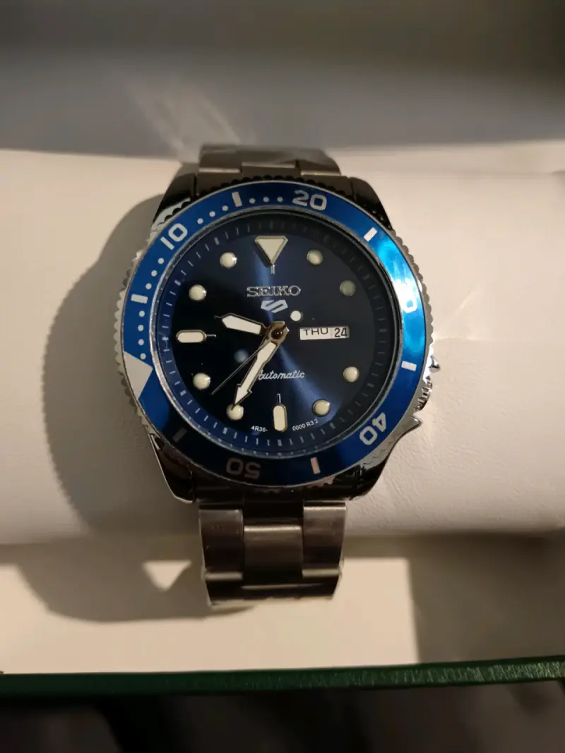 Reloj Seiko 5 con bisel azul de acero inoxidable - 1