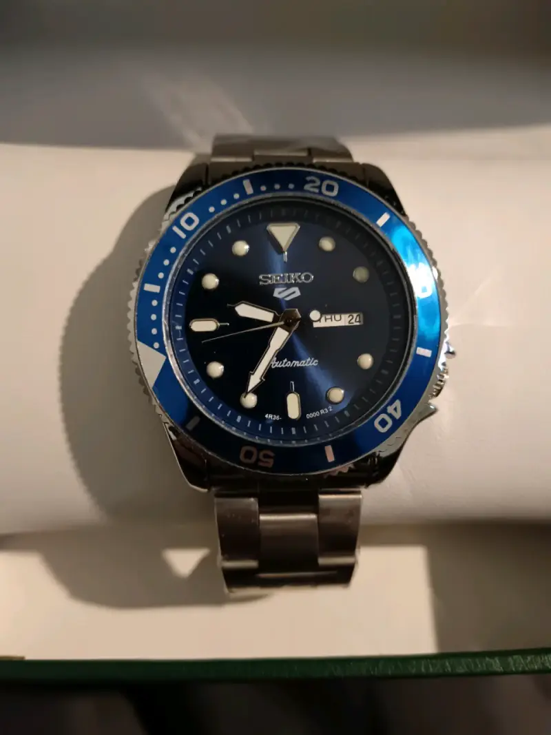 Reloj Seiko 5 con bisel azul de acero inoxidable - 4