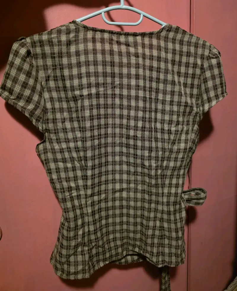 Blusa cruzada de cuadros - 3