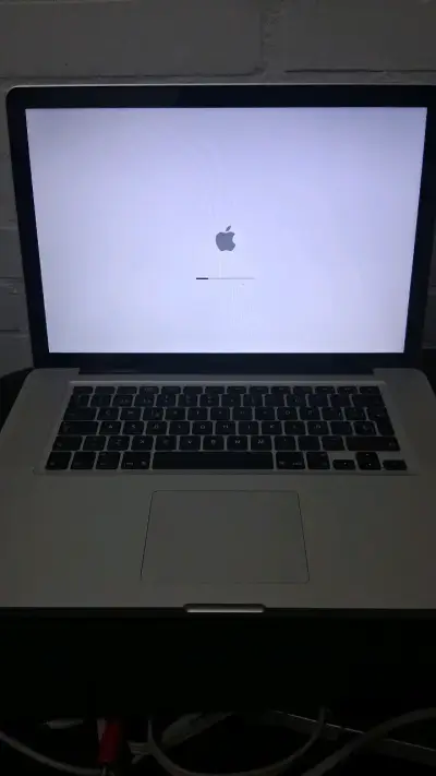 MacBook Pro 13 pulgadas en buen estado - miniatura 3