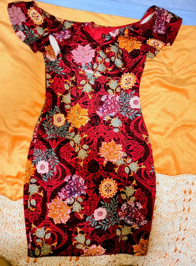Vestido corto Guess floral rojo con volantes - 3