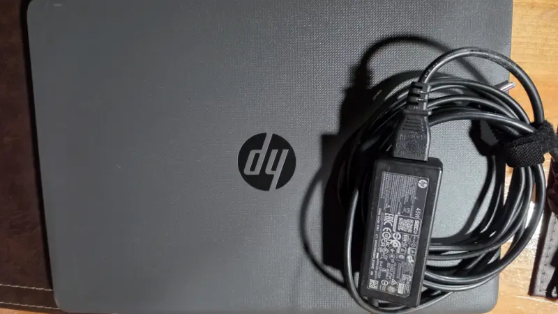 Laptop HP con procesador AMD E2 y 4GB RAM - 3