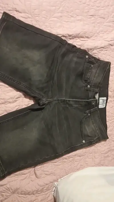 Bermudas de mezclilla negras para hombre - miniatura 1
