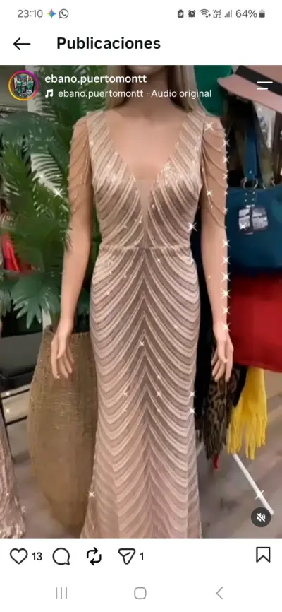 Vestido de noche largo con lentejuelas doradas - miniatura 2