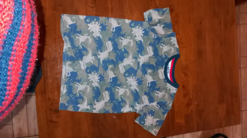 Polera infantil con estampado de dinosaurios - 2