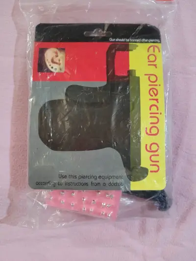 Pistola para perforar orejas con accesorios - miniatura 3