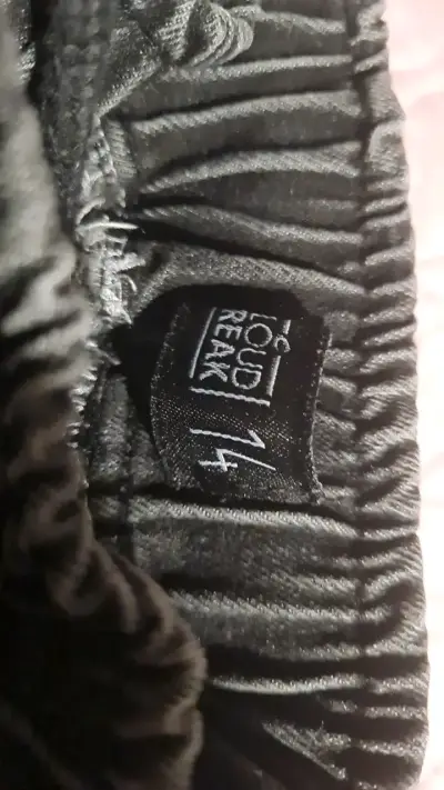 Pantalones de mezclilla negros con roturas - miniatura 2
