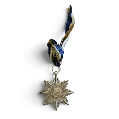 Condecoración Orden al Mérito de Chile c.c. 1940-5 - miniatura 1